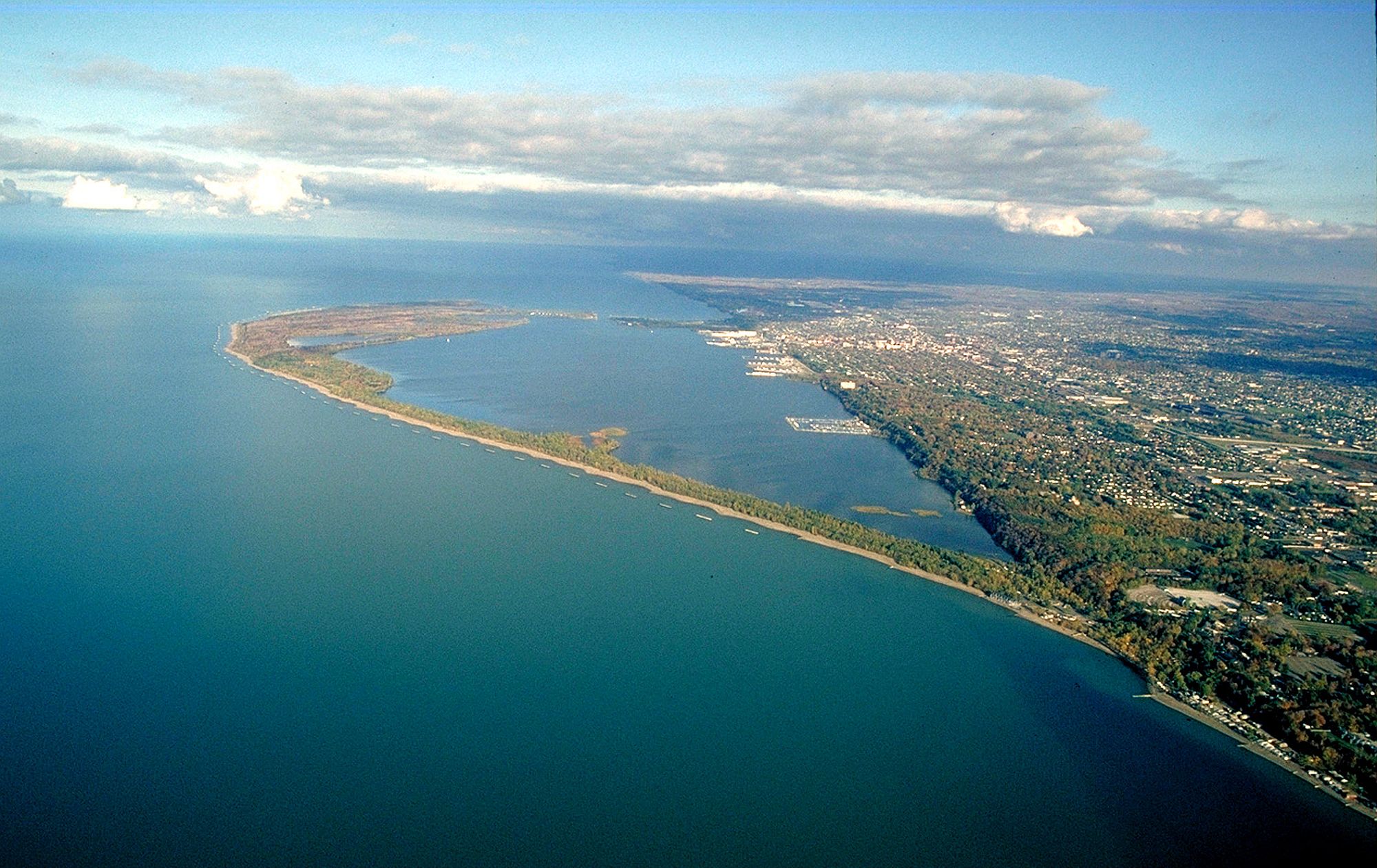 The jewel of Erie – Presque Isle State Park. Picture by: Wikimedia Commons