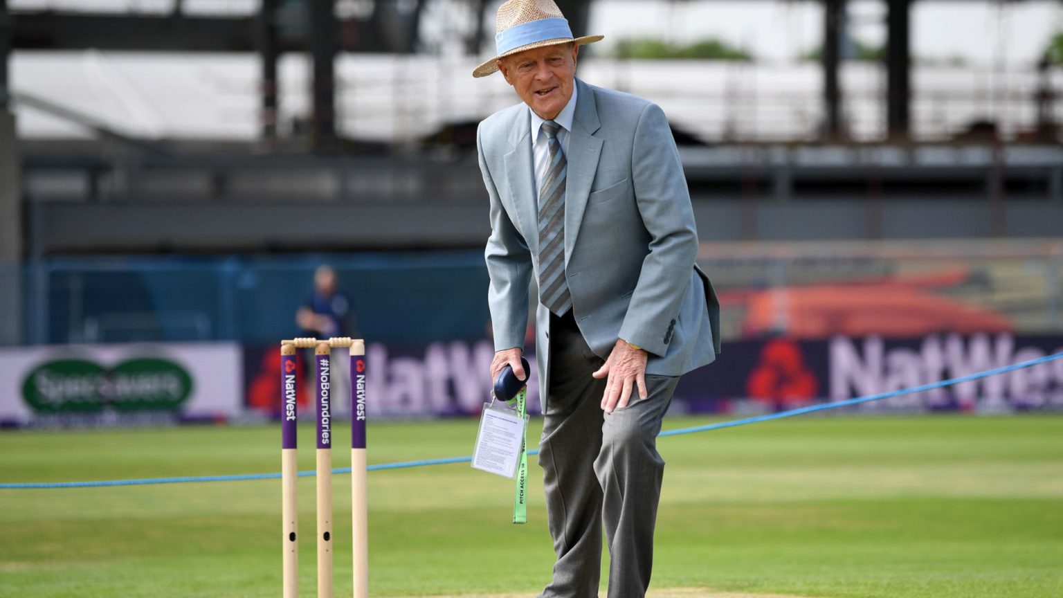 Why Geoffrey Boycott should keep his knighthood