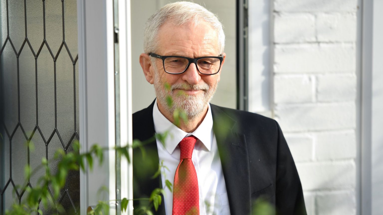 Corbyn confuses Twitter for Britain – again