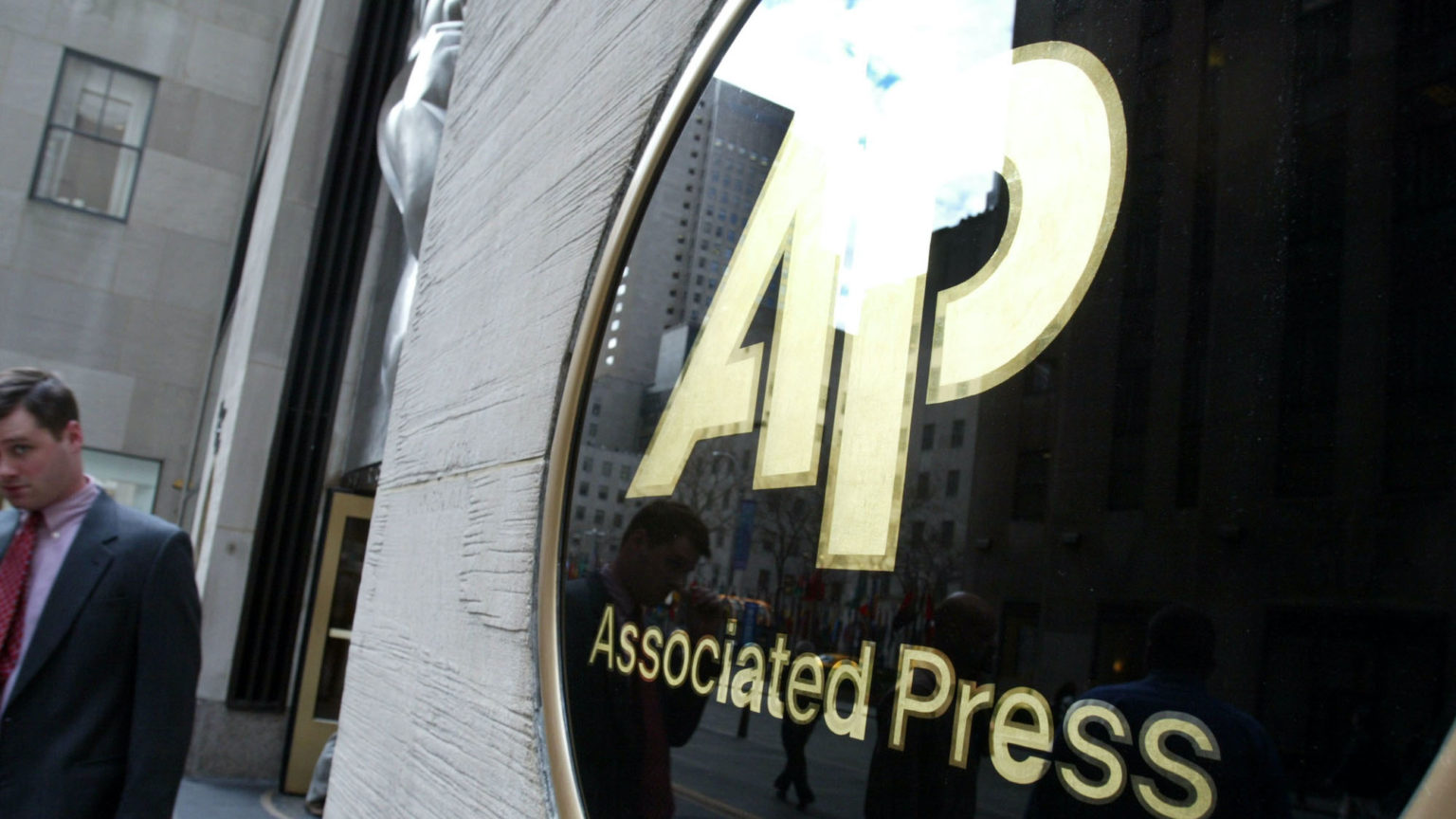 Does the Associated Press expect journalists to lie?