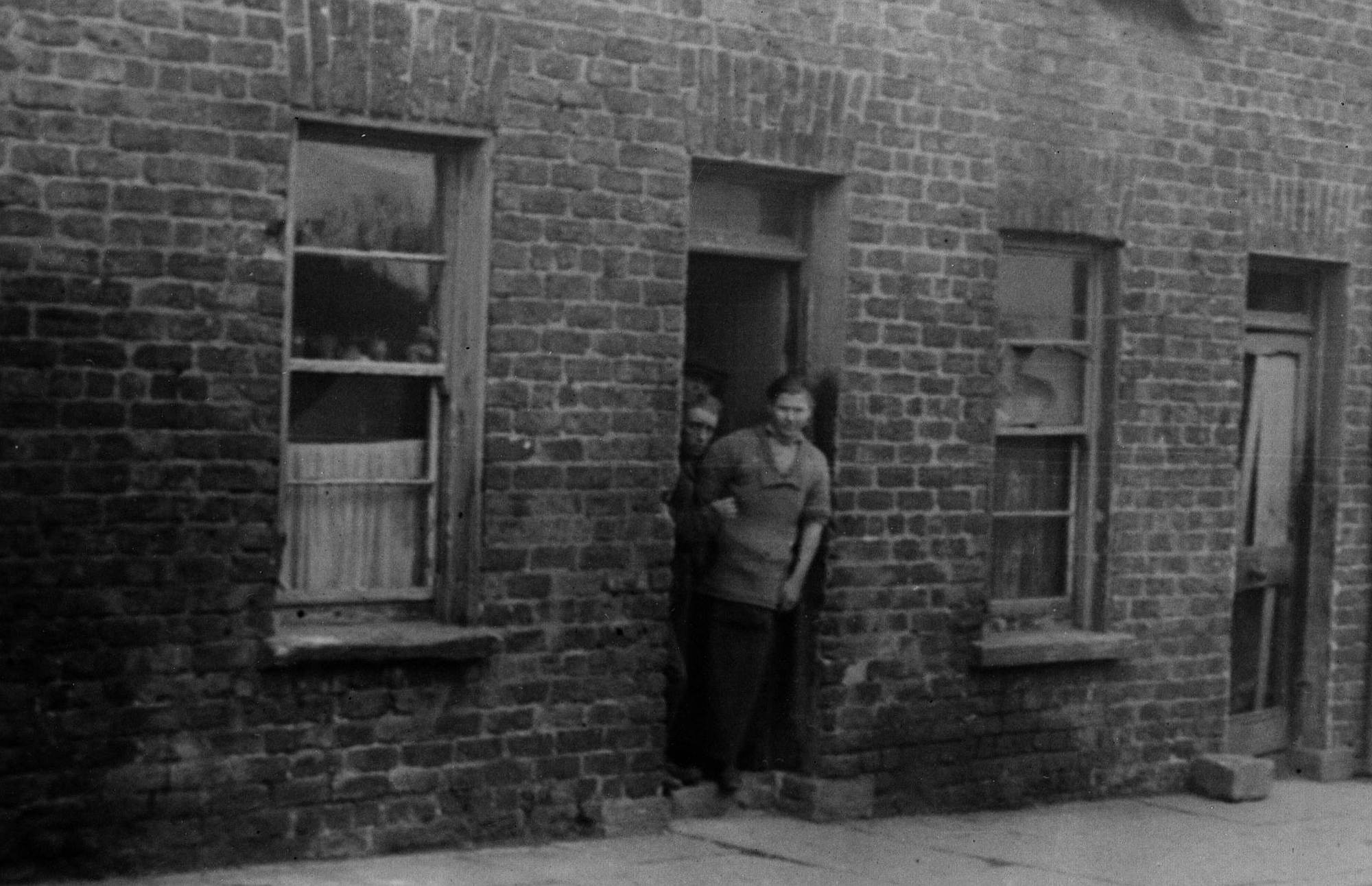 Catholic refugees leave their homes in Saunderson Street, Belfast, to escape from Loyalist rioting, May 1922.