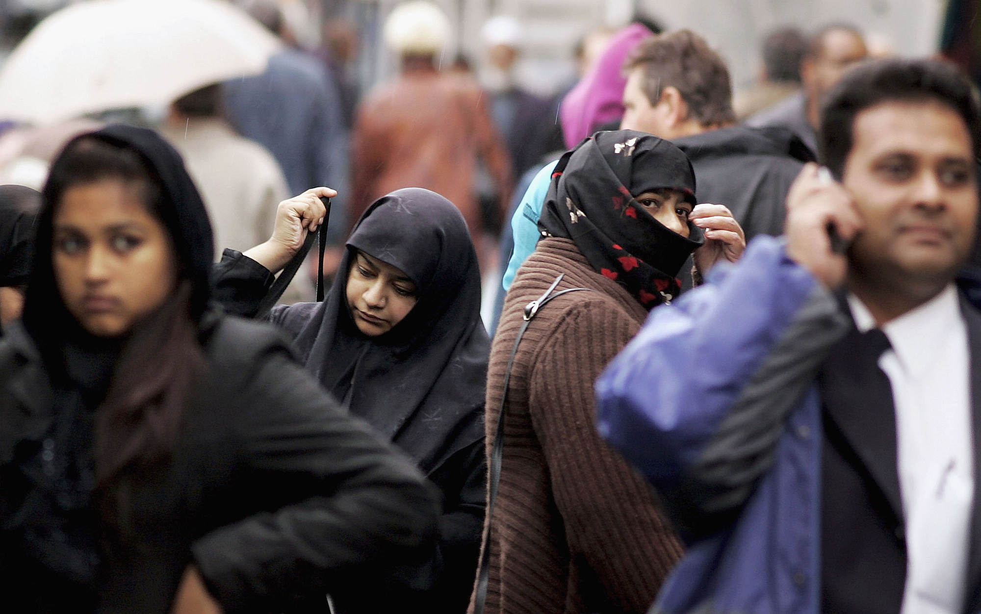 Whitechapel market in London, October, 2006. (Credit: Getty Images.)