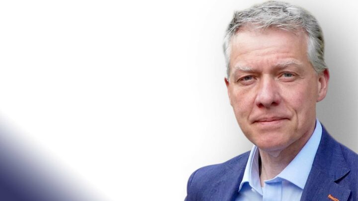 ‘We need to smash the two-party system’