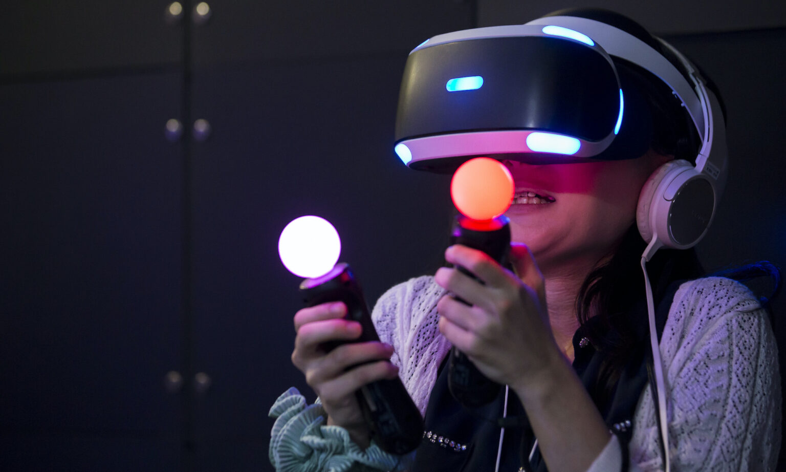A girl uses a PlayStation VR headset, Tokyo Game Show, 2017