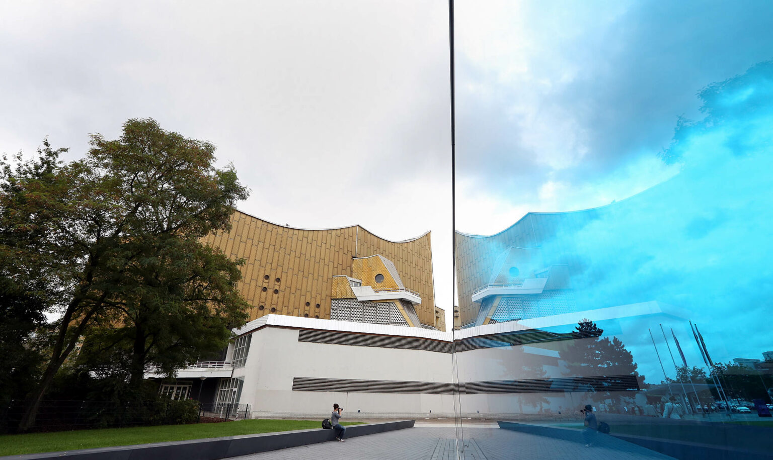 A monument dedicated to the victims of the Nazis' euthanasia programme is unveiled in Berlin, 2 September 2014.