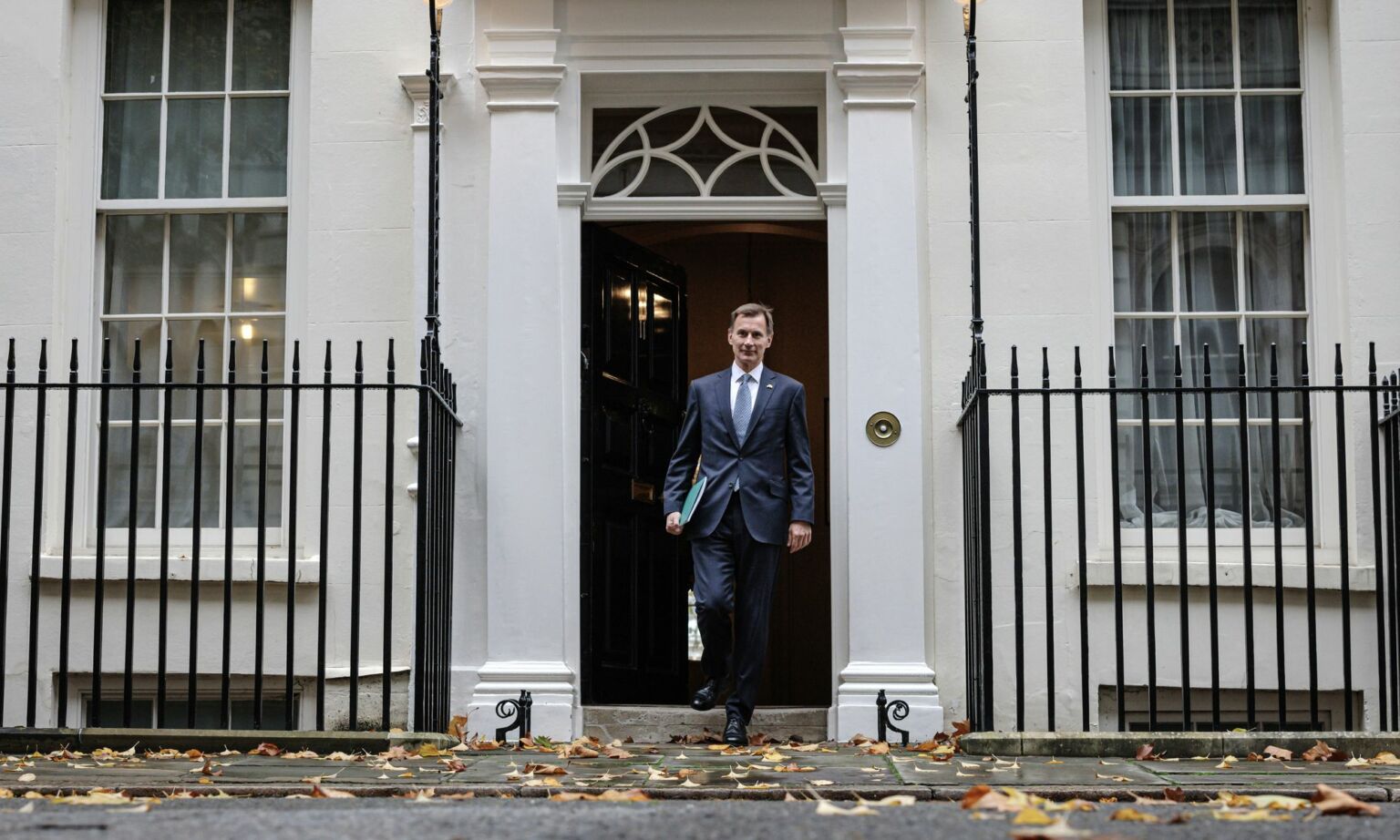 Chancellor Jeremy Hunt departs Downing Street to present his autumn statement to parliament, 17 November 2022.