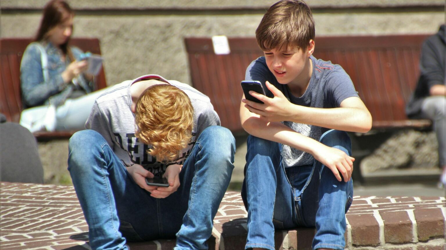 We need to calm down about kids and smartphones