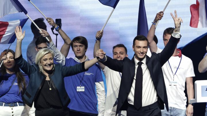 The crumbling of the French establishment