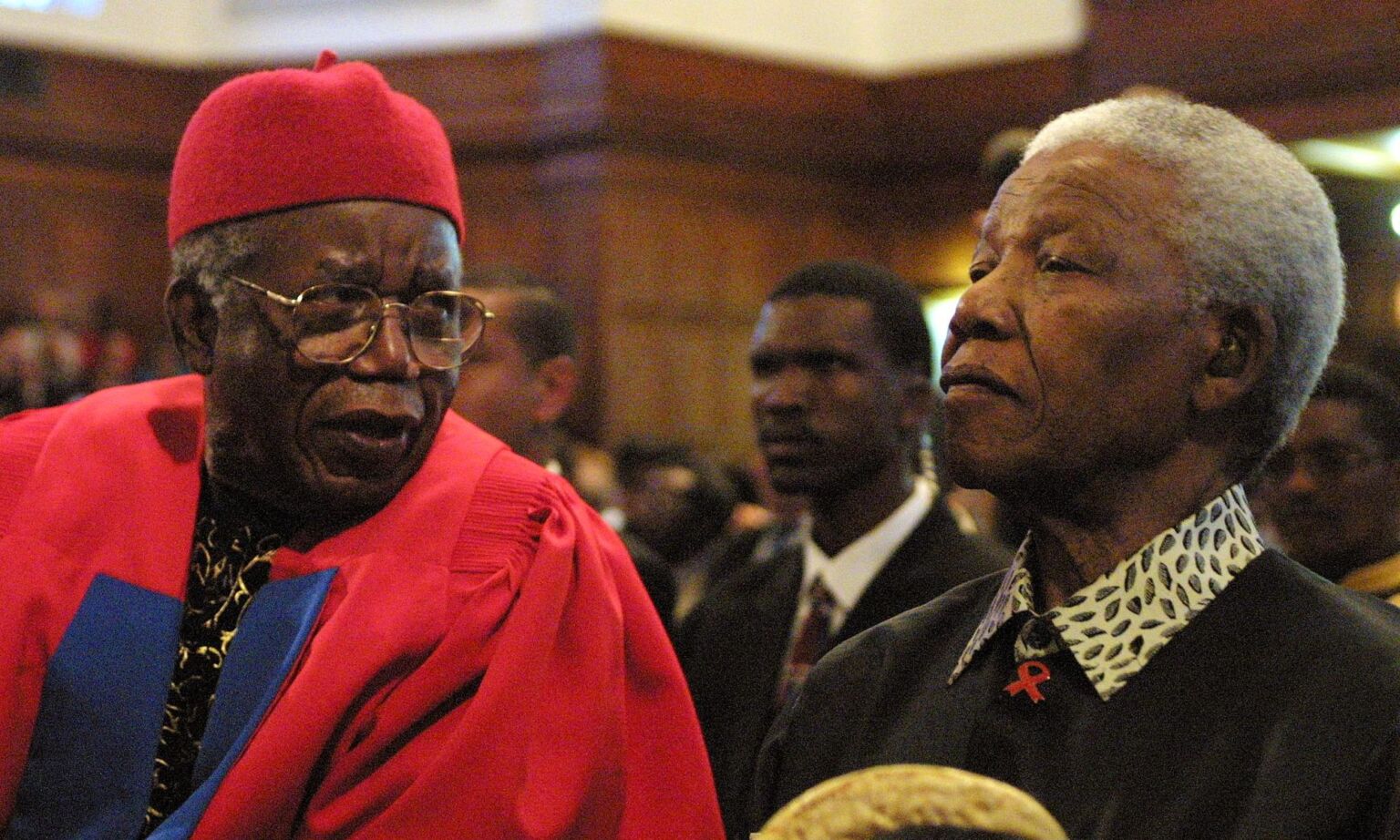 Nigerian author Chinua Achebe and former South African President Nelson Mandela at the University of Cape Town, 12 September 2002