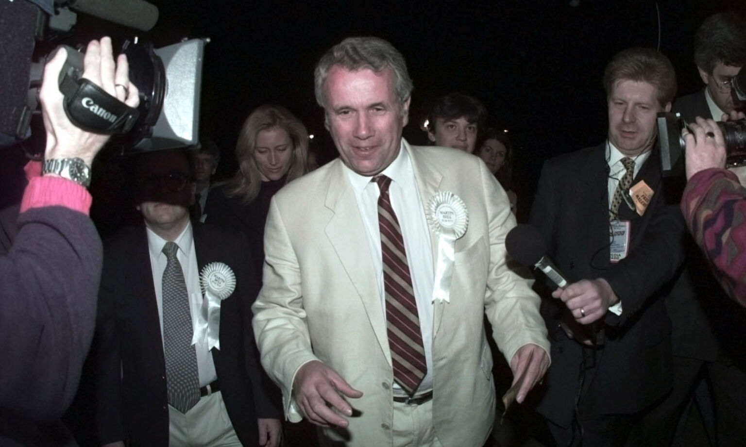 Former BBC war correspondent Martin Bell arrives for the 1997 General Election count at Macclesfield Leisure Centre, 2 May 1997.