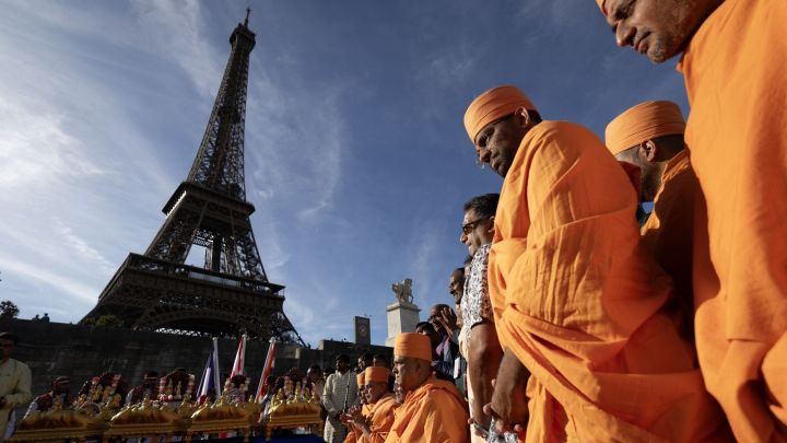 The Eiffel Tower’s shameful cover-up of women