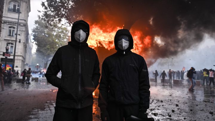 The French elites fear the voters far more than the rioters